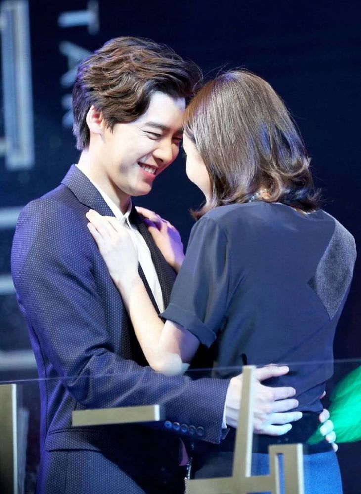 杨幂李易峰已领证?杨幂还曾为其堕胎?本尊终于为此正面回应!