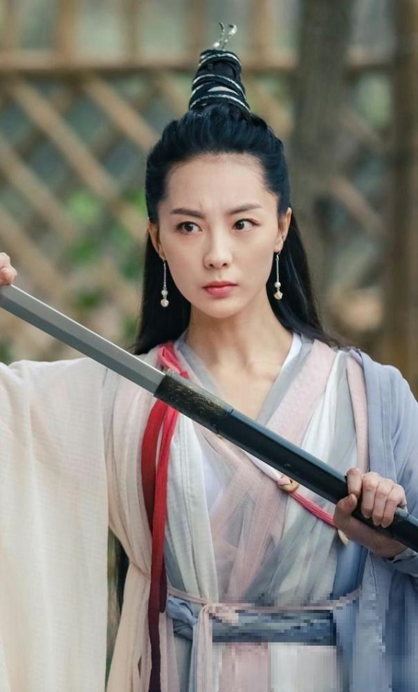 在《流浪地球》这部剧电影中,陶珞依饰演一个温柔知性的老师,那一句"