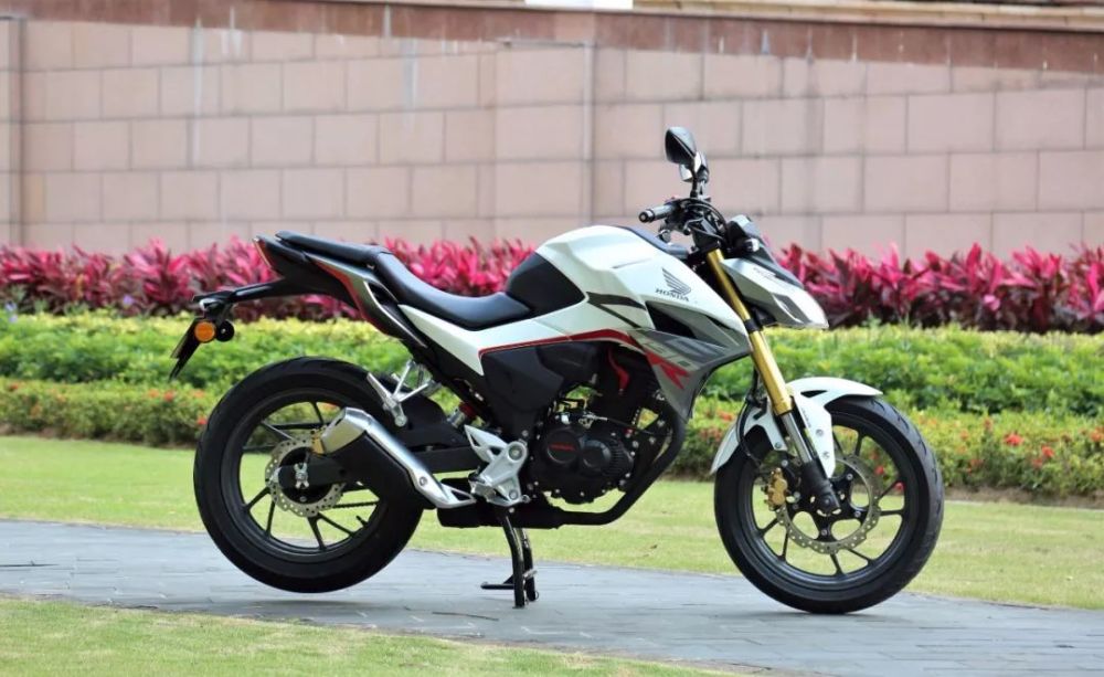 honda190家族之运动街车暴锋眼cb190r
