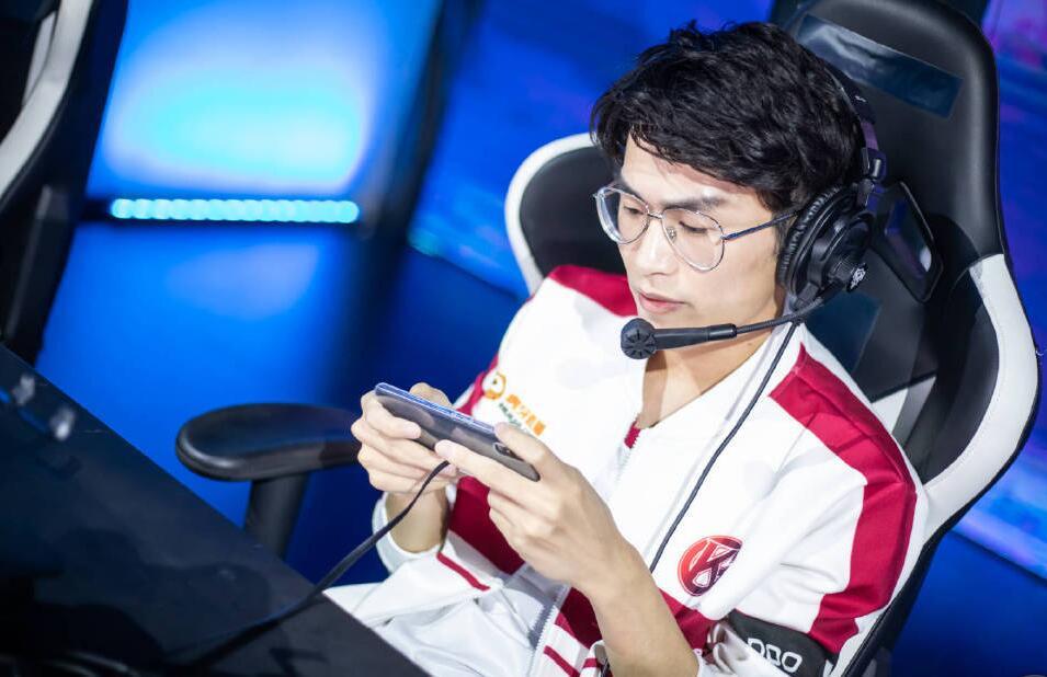 gk逆袭他却成回忆从消防兵转型电竞选手黄大仙难忘职业路