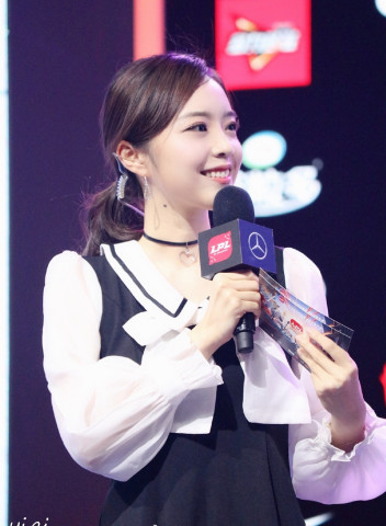 LPL各战队主场新晋女主持盘点,看来看去还是