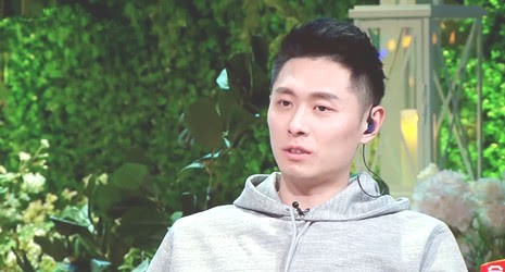 买超与王思聪是好友,看到他的衣服牌子,打脸半