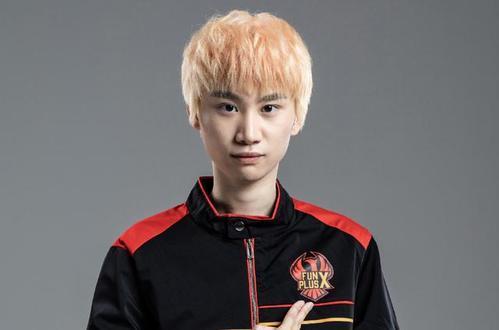 V5对战FPX赛事前瞻，分析双方人员各项数据，谁更胜一筹？