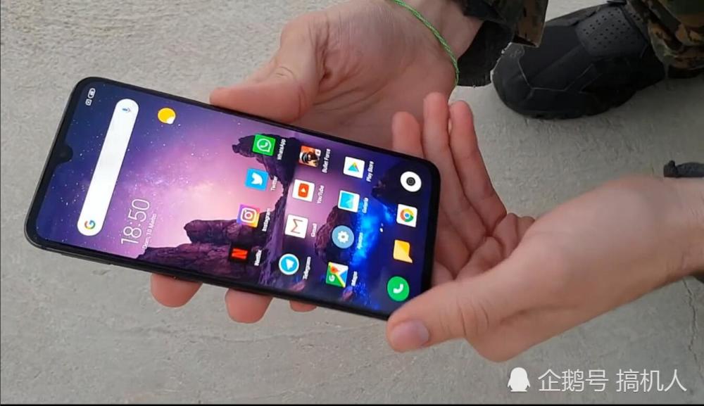 怎样才能把小米9摔坏?老外通过6个场景跌落测