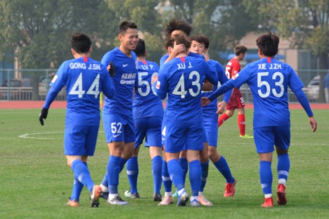 申花球迷改编预备队之歌:踢的比一队还好 去踢