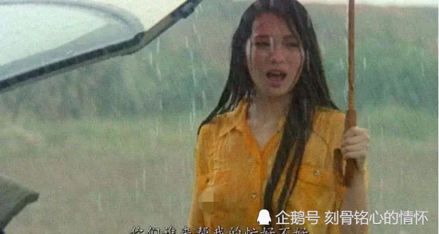 还记得成龙《火烧岛》那个撑伞美女吗?51岁还惊艳了时光!