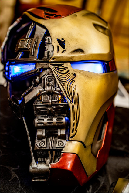 (《复仇者联盟4》预告片战损版钢铁侠盔甲)