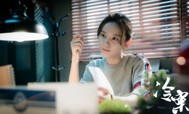 李媛饰演了剧中的女一号罗英玮,是冷案小组的精英人物.