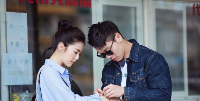 任容萱施宇唱学猫叫互动太甜施宇不会唱歌采访显高情商