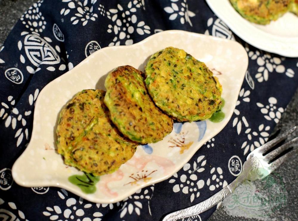 韭菜饼新做法!不揉面不发面,两手一拍,锅里一煎,一周吃了5次