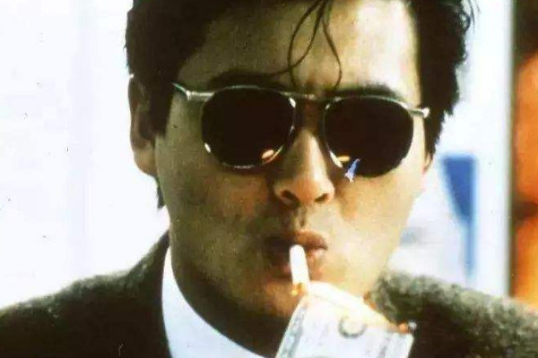 无法超越的4大经典镜头,周润发的抽烟,周星驰的转身,她的笑容