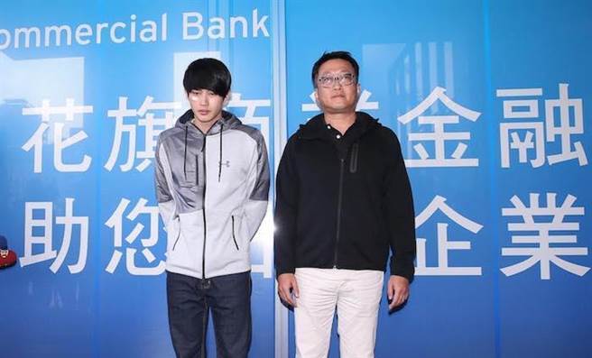 张庭瑚酒驾自摔忏悔 3度鞠躬道歉做了不好的事