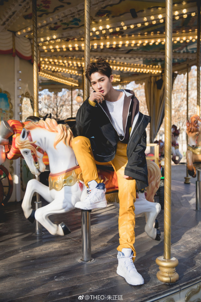 cos:朱正廷实力cos表情包,最后一个超级生动形象