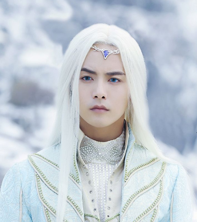 躲过了樱空释的蓝瞳躲过了润玉的绿瞳却被他的红瞳迷倒了