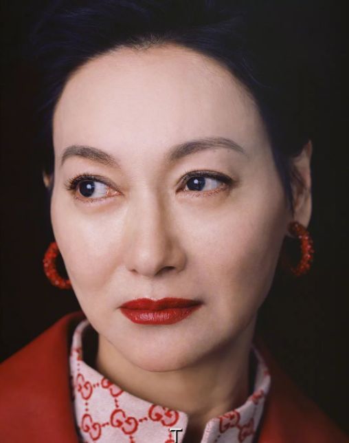 被称为冻龄女神俞飞鸿的苹果肌歪了,她也加入