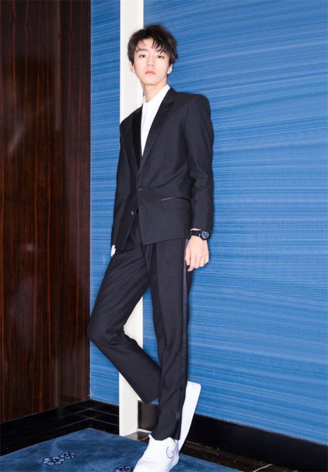 好了,你喜欢的爱豆上榜了吗?你觉得娱乐圈还有哪些男明星是大长腿?