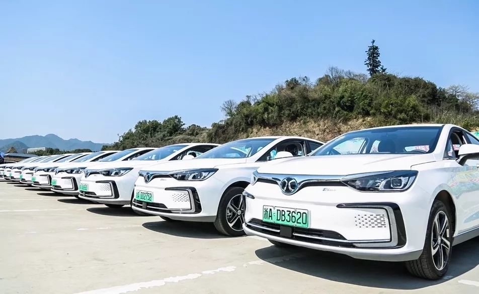 北汽与滴滴合力智慧出行 京桔万台eu5网约车首批交付