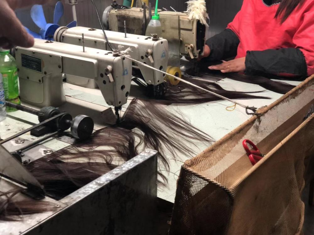 上海白领放弃40万年薪,去卖假发给黑人女性