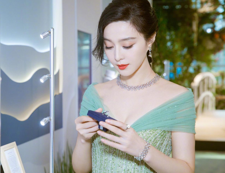 范冰冰|范冰冰再被公布这一喜讯，雪藏电影赶工上映，欲在国内正式复出