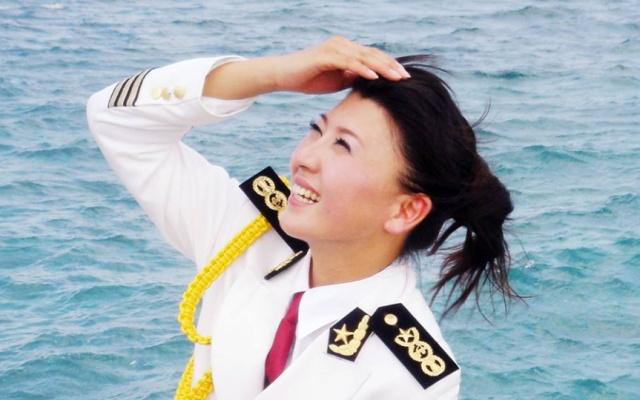她是二人转出身摇身一变成大校军衔正师级待遇国家一级演员