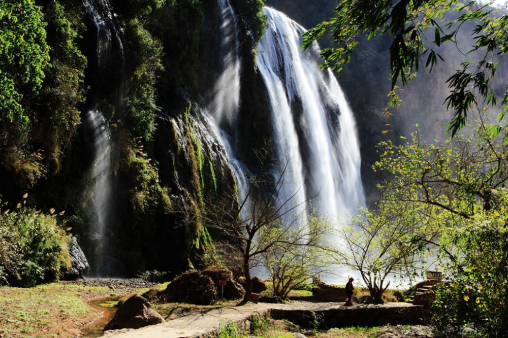 这处瀑布被誉为"珠江第一瀑",落差比黄果树瀑布还要高