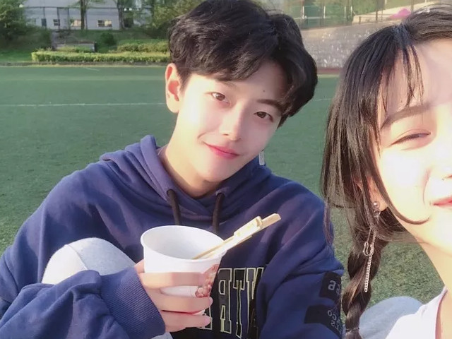 情侣聊天时,说这4句污污小情话,小奶狗秒变小