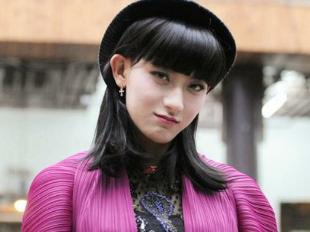 "男扮女装"的明星,一个比一个假,唯独最后一个比女生还俊俏!