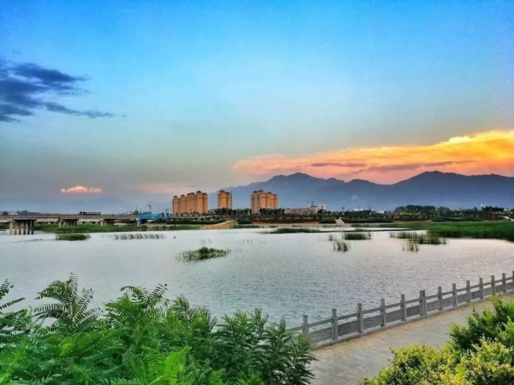 清粼粼的灞河水