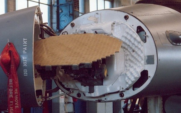 巴基斯坦空军为它的f16选择了apg-68v9雷达,现在它的有些部件居然由