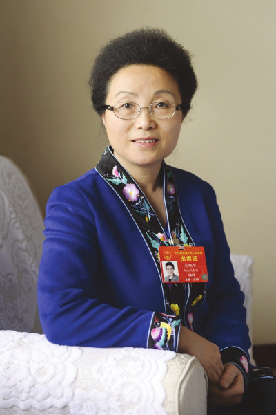 全国人大代表龙晓华完善民族贫困地区生态补偿机制