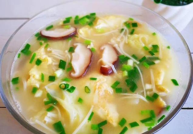 坐月子不一定喝猪蹄汤才下奶,这碗蔬菜汤下奶效果好,还不会发胖