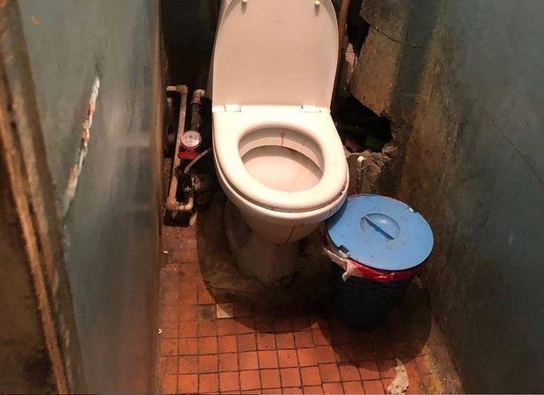 女子厕所生完孩子扔垃圾桶途中谁也没告诉她的目的让人愤怒