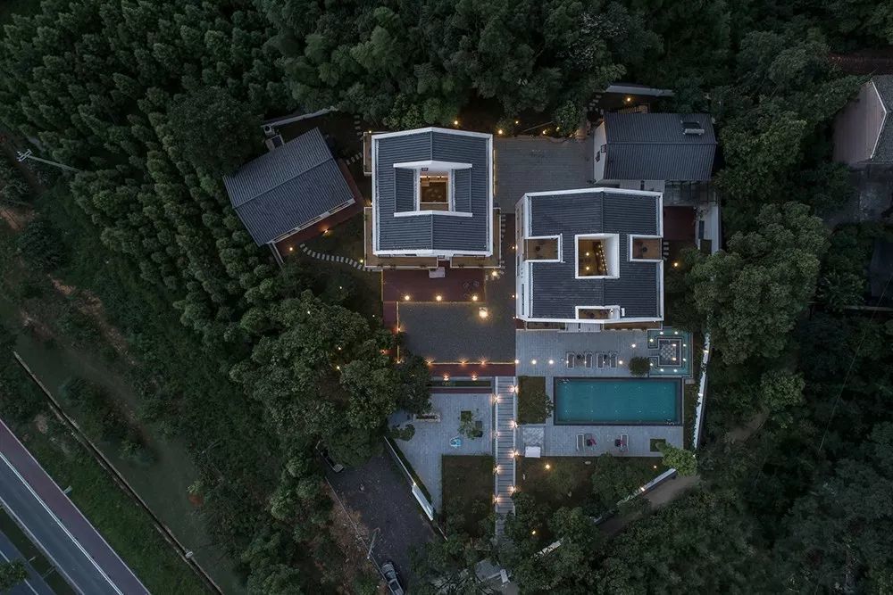 民宿鸟瞰图开民宿,最重要的是选址,选址不仅要有独特的自然资源,还