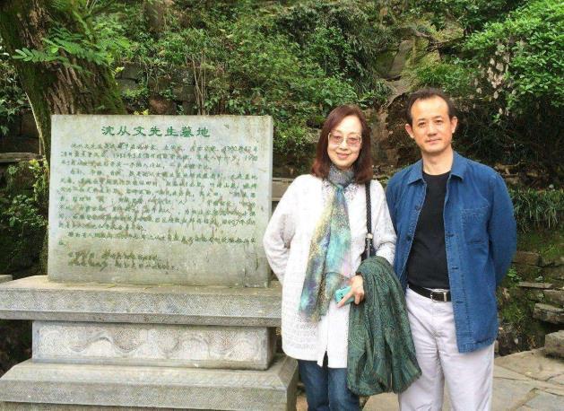 沈荃死后,女儿沈朝慧前往北京,认沈从文为父,两个妻子一同被下放至