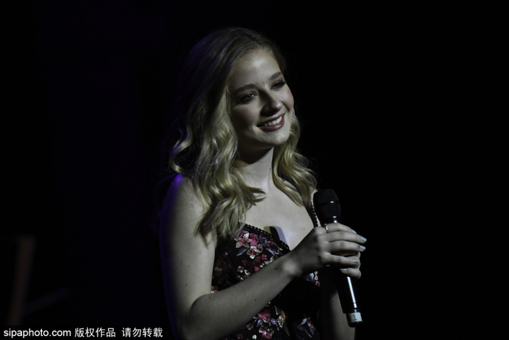 女歌手洁姬·伊凡可举办音乐会古典跨界唱法迷人