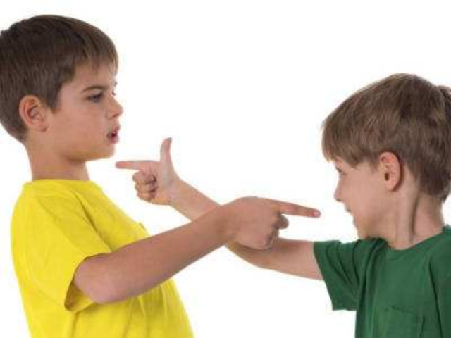 在一个家庭中父母对待自己子女不公平的待遇会