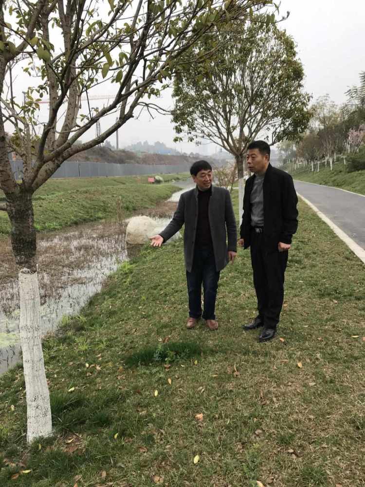 兴隆街道孟庆军书记到保水村督查指导河长制工作