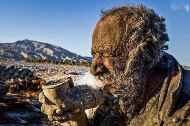 世界上最脏的人,六十年不洗澡打破世界纪录,变干净了会生病!