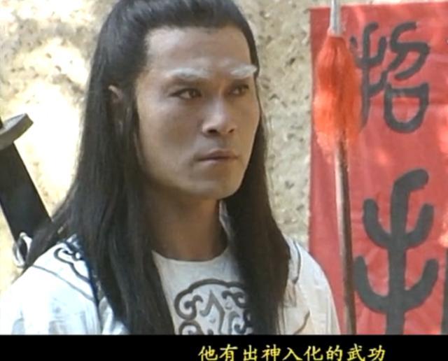 《白眉大侠》龙云凤剑斩卧佛昆仑僧,到了电视剧中她的战绩很窝囊