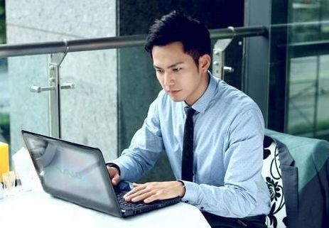 你朋友圈半年没发新动态,过得很孤独吧?