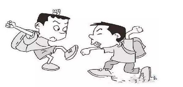 孩子打架时父母该不该帮?孩子被打,家长该告诉他打回去还是忍着
