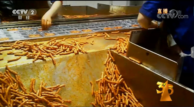 针对近些年辣条生产"黑工厂","黑作坊"违规使用各种添加剂,菌群超标等