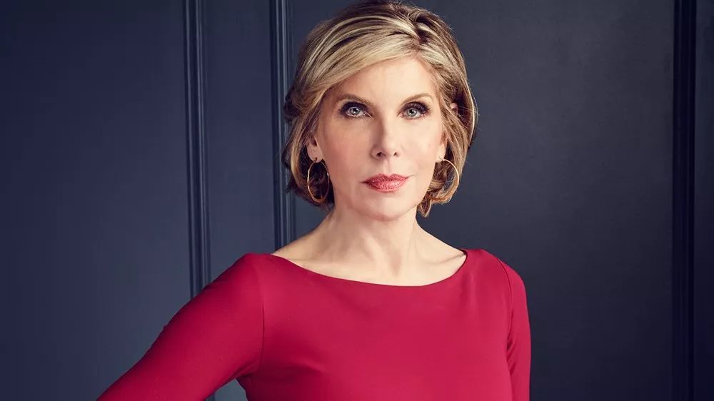 《傲骨贤妻》剧终一年后, 戴安已功成名就,风光无限,准备开始自己的