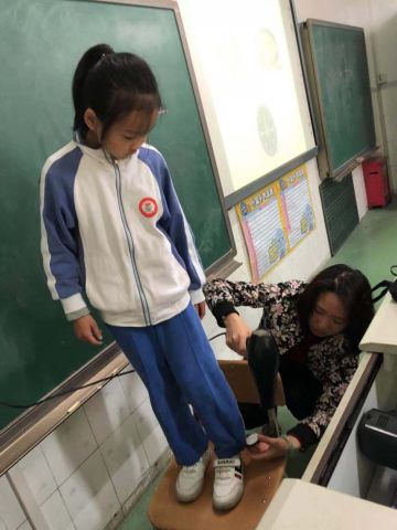 今天,人民日报微信公众号关注海门了:老师凭什