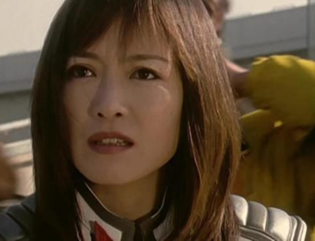 还有我们一直很美的丽娜小姐姐,她是大古队员的女朋友,不仅长得漂亮