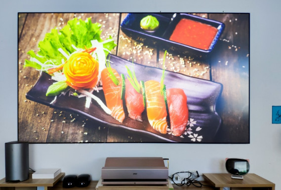 坚果s21电视实测:液晶电视的拦路虎?超高流明 全球最短焦