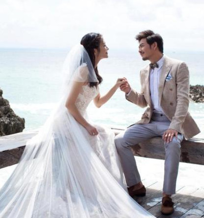 杨烁妻子王黎雯称领证日:不走心,两人相恋多年,已育有一双儿女