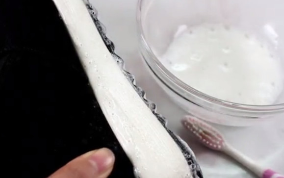 白鞋边脏了不要用水擦,教你清洗绝招,多脏