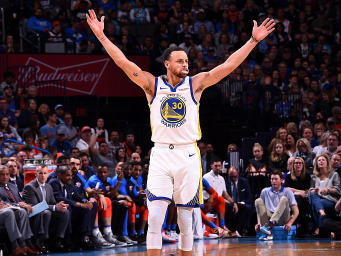 打嗨了!库里两次尝试扣篮 他终破16000分大关