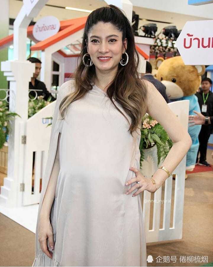 泰星margie怀胎8月巨肚亮相,被称为"最美曲线"的准妈妈